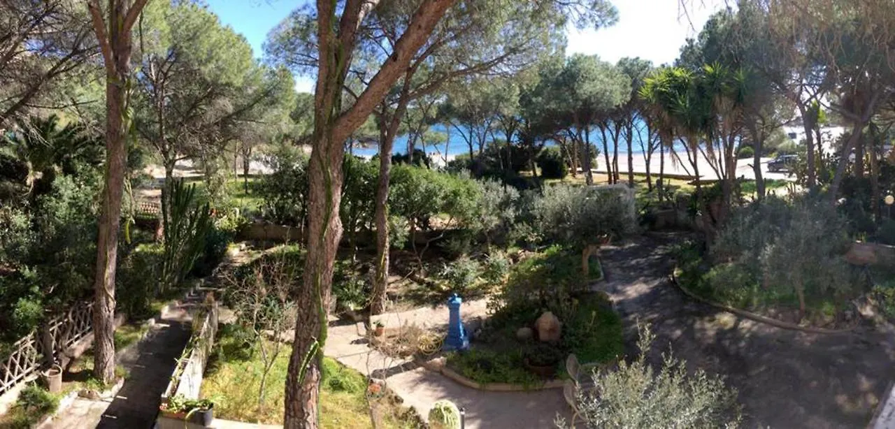 Apartments Villa Corrias 卡拉·利贝罗托