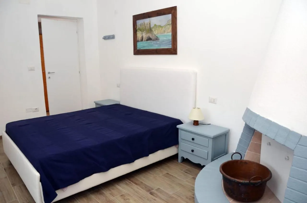 Apartments Villa Corrias 卡拉·利贝罗托