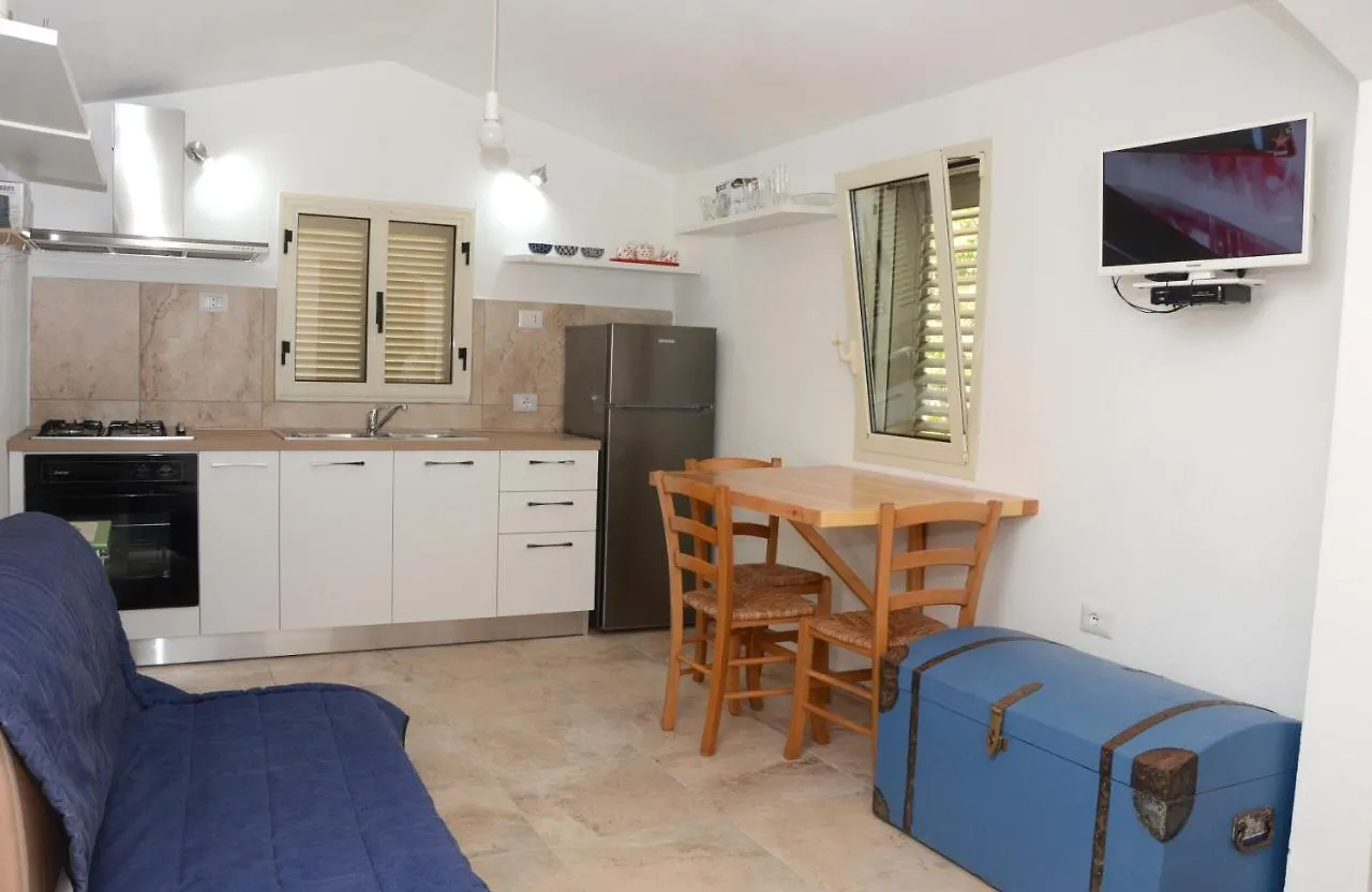 Apartments Villa Corrias 卡拉·利贝罗托