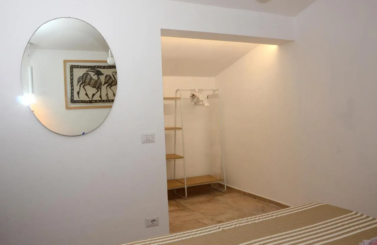 Apartments Villa Corrias 卡拉·利贝罗托